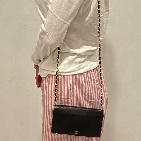 Authentic Chanel cross body calfskin - Picture 9 of 14